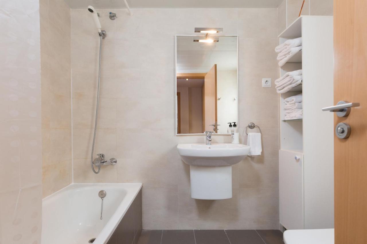 Apartamentos Cornellalux 2 Cornellà de Llobregat Kültér fotó