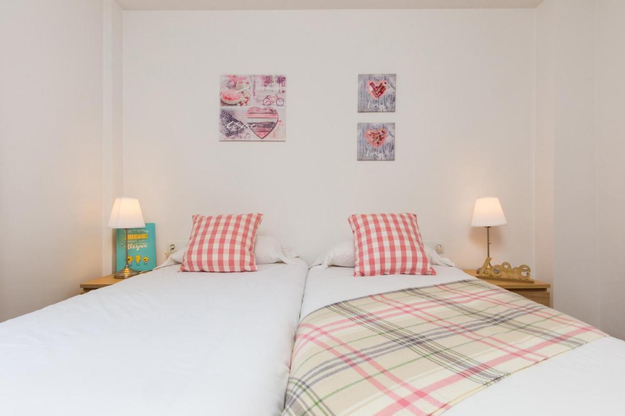 Apartamentos Cornellalux 2 Cornellà de Llobregat Kültér fotó