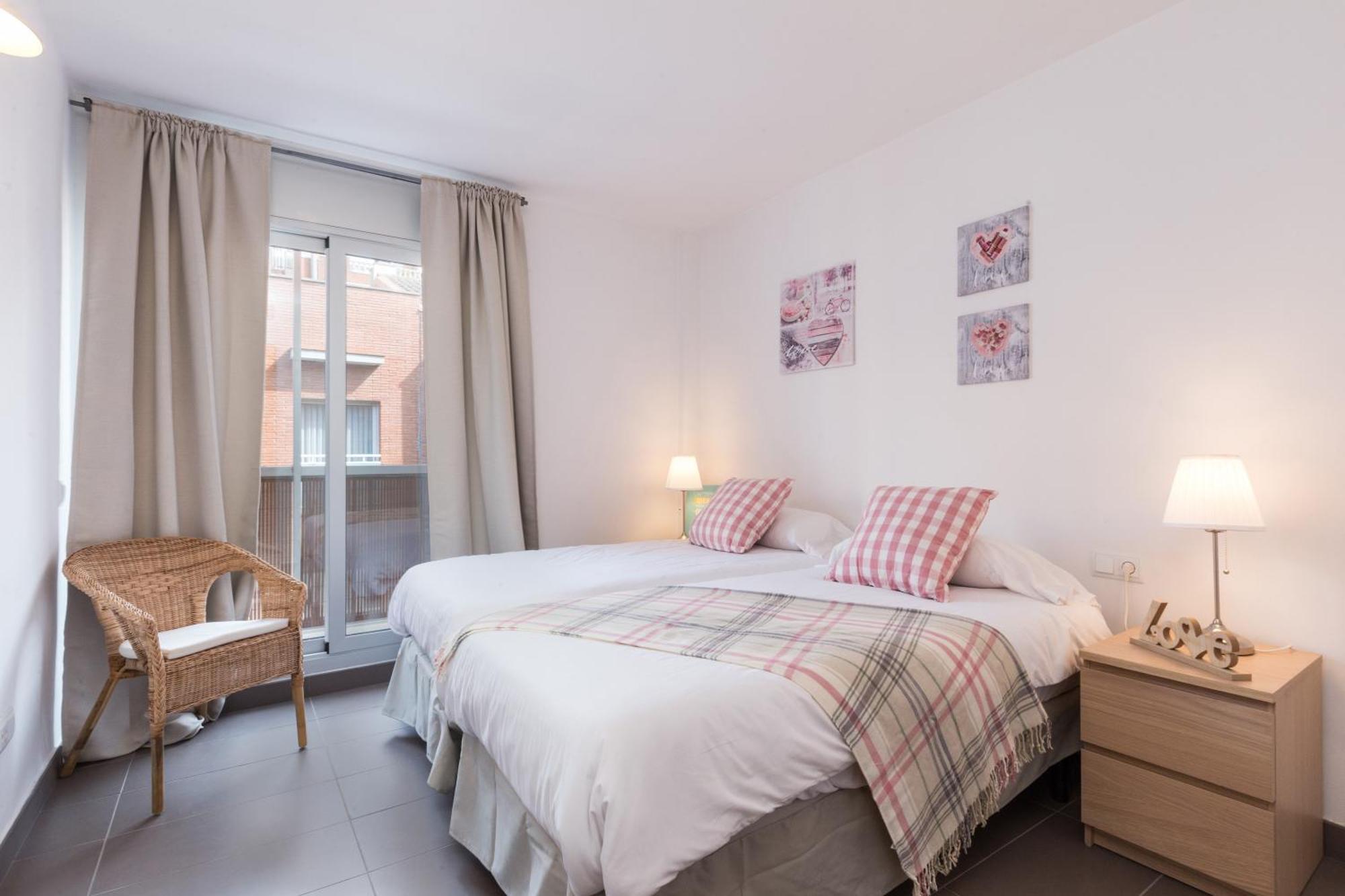 Apartamentos Cornellalux 2 Cornellà de Llobregat Kültér fotó